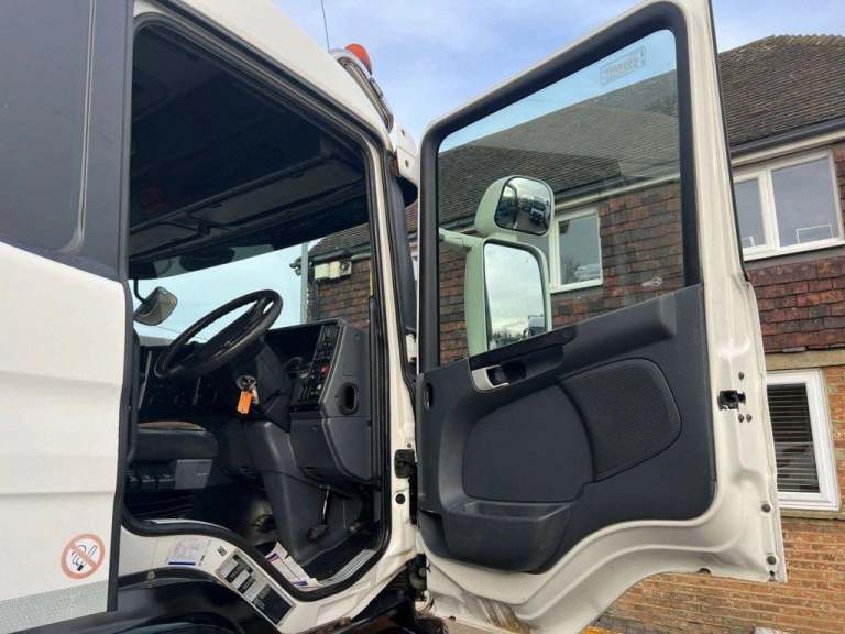 2013 SCANIA P400 8X4 TIPPER