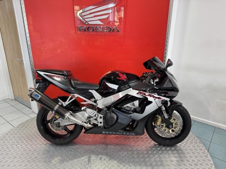 2000 'W' Honda CBR900RR Fireblade ULEZ Compliant