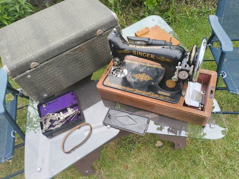 Vintage Singer 128K Hand Crank Sewing Machine with Rococo Decals
