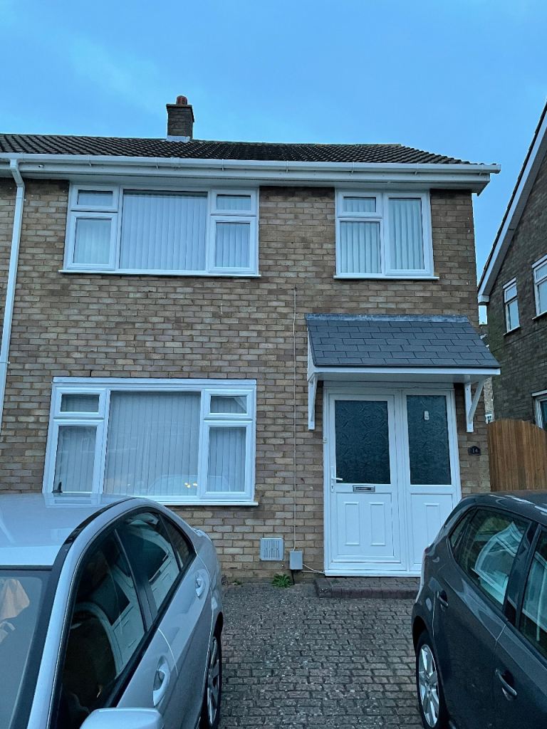 3 Bedroom Semi-Detached House to Rent – LU4
