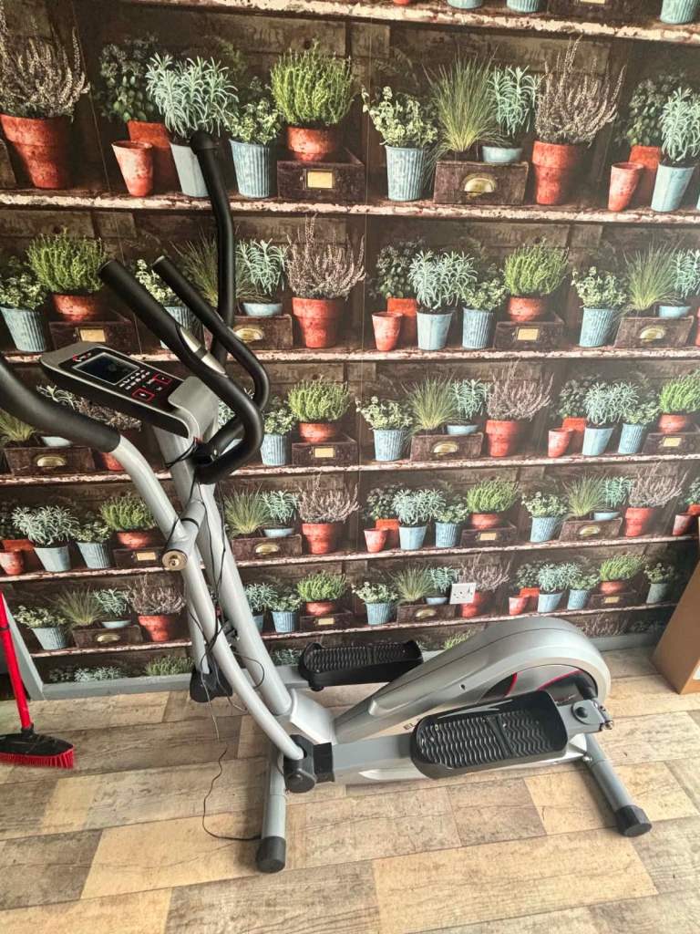 Christopeit Cross Trainer – Good Working Order
