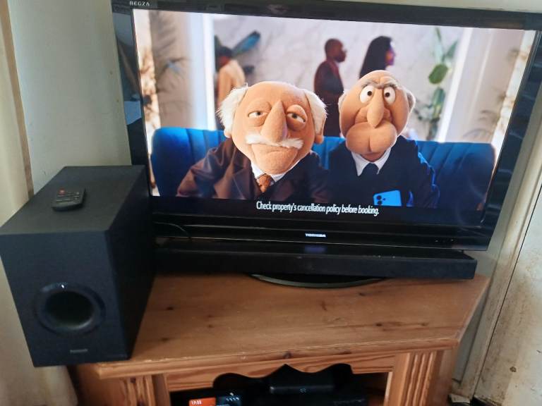 43" TOSHIBA TELEVISION 