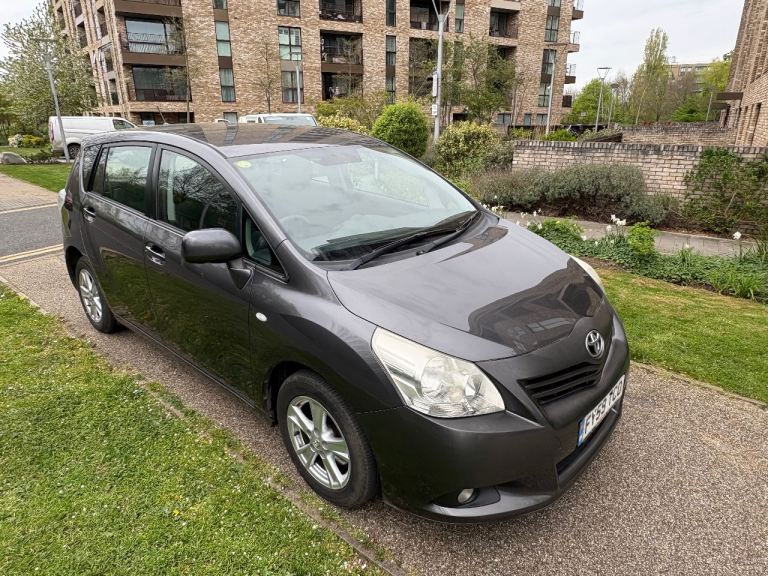 7 seater toyota verso automatic 1.8 automatic petrol,pan roof,full service history,2 owners,motm