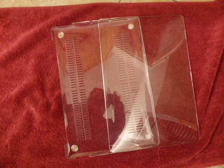  !!Free!! MacBook Pro 16inch 2019 Clear Case. Slight Chip On Top Corner F.O.C !!Free!!
