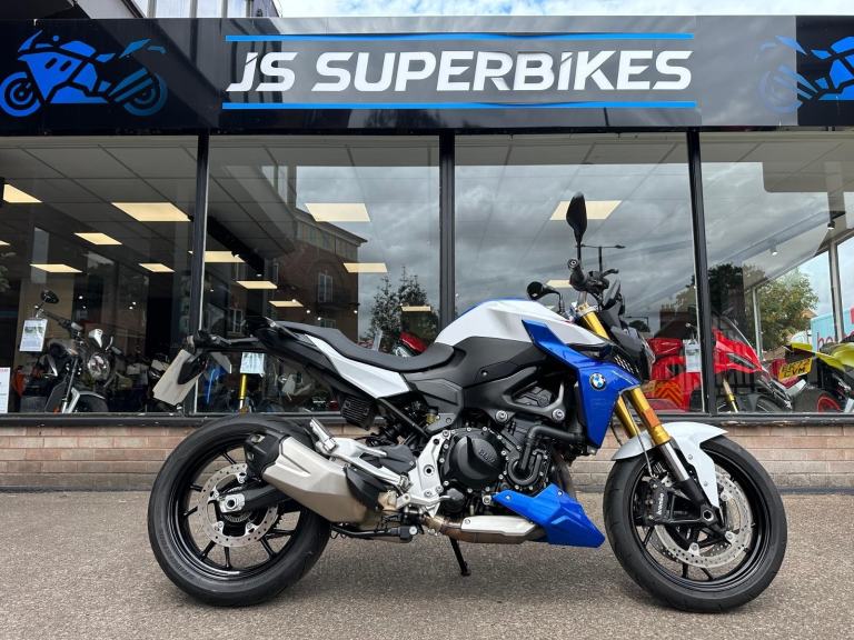 BMW F900 R SPORT 2023 - ONLY 1979 MILES - ONE OWNER 
