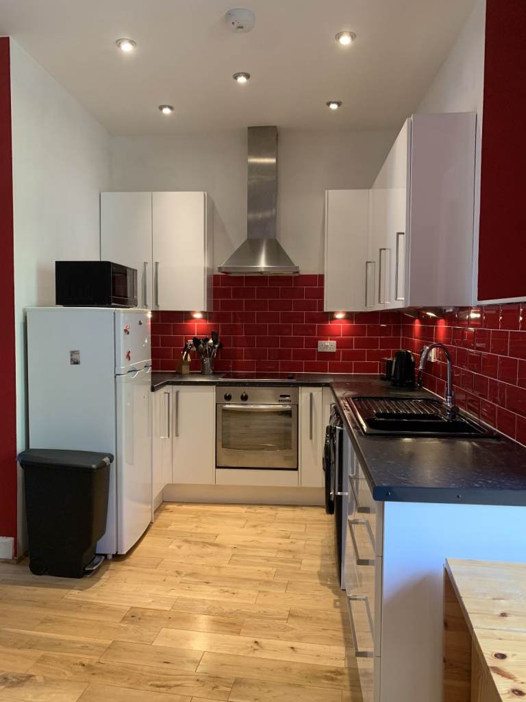  2 Large Double Bedroom flat, Montague St, EH8 