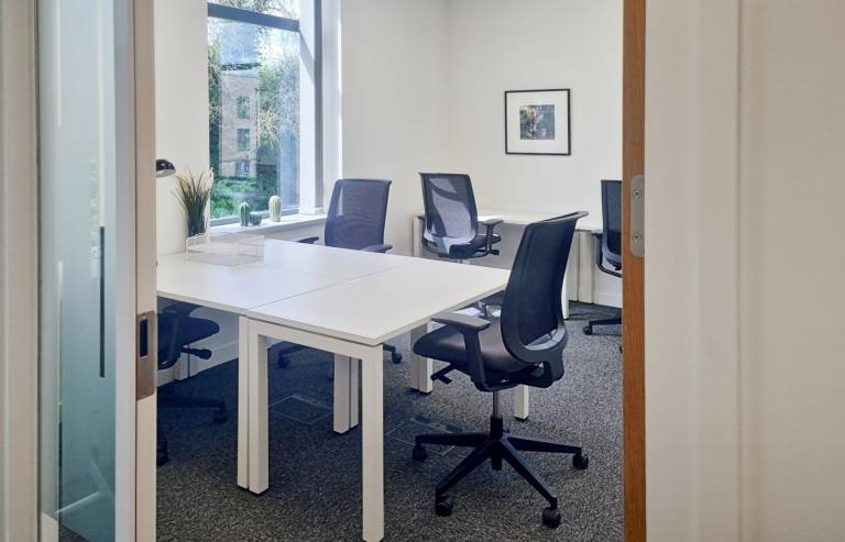 Harpenden - AL5 4US \ Private Office Available Immediately for 3 Workstations