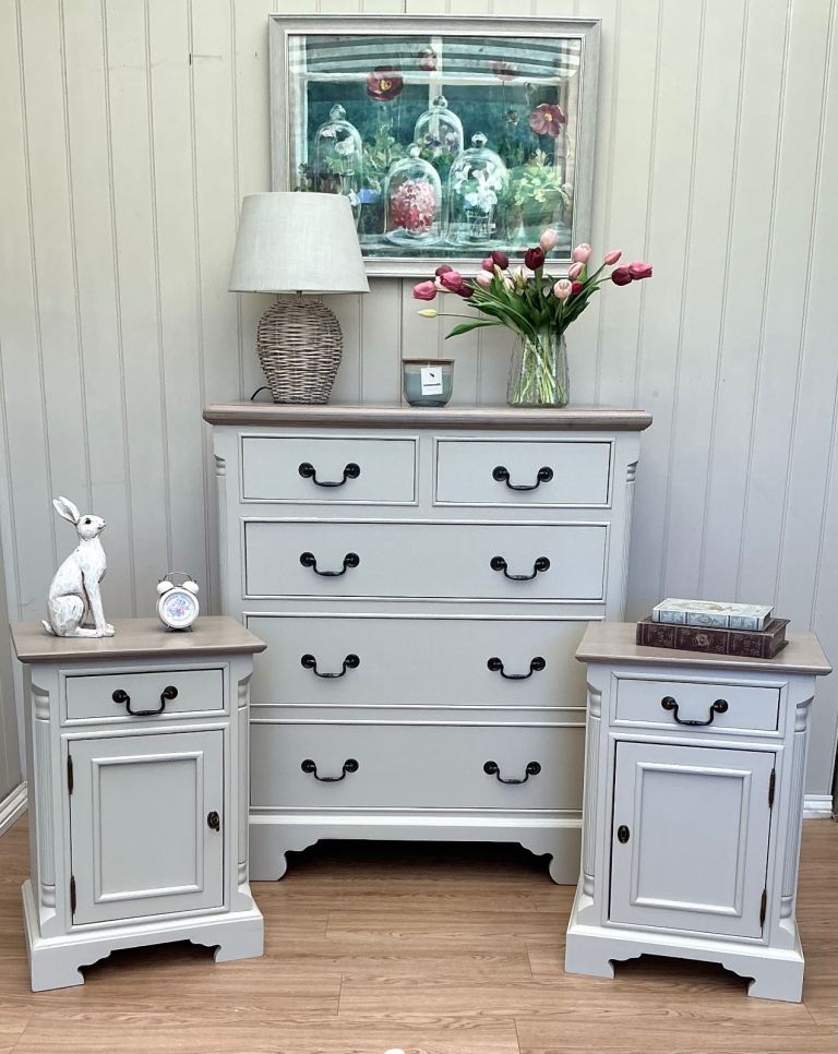 Refurbished bedroom furniture set chest of drawers bedside tables 