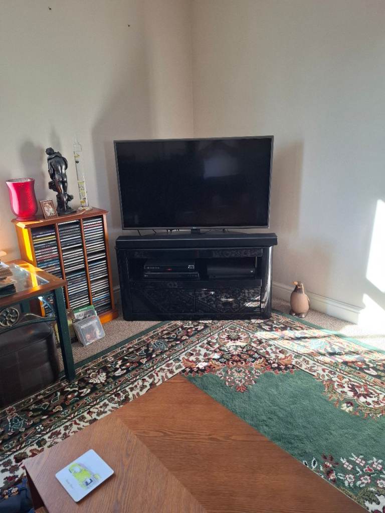 Samsung Black Flat Screen 42" TV with Soundbar and Stand