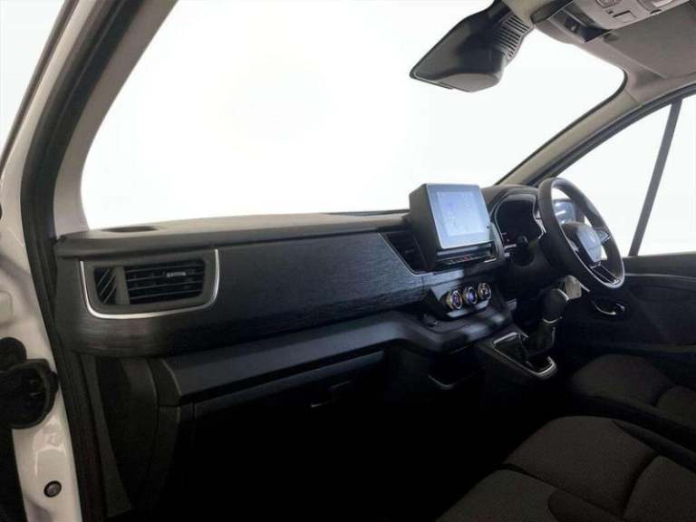 2025 Renault Trafic E-Tech LL30 52kWh Advance Auto L2 H1 5dr Automatic Panel Van Electric Automatic