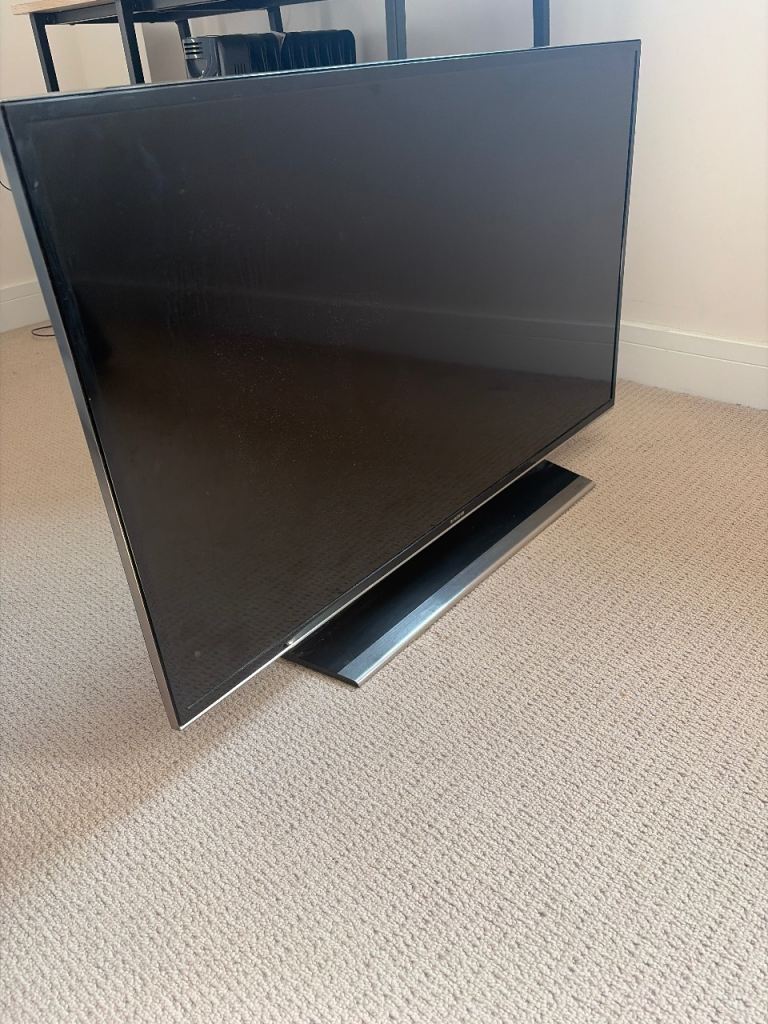 Large Black Flat Screen TV – Good Condition