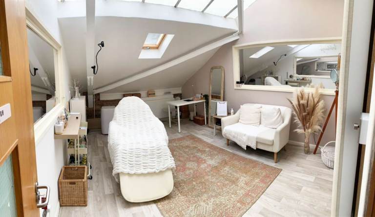   Beauty Room |Creative Space | Commercial Unit | Office |  Desk in Wimbledon South West London SW19