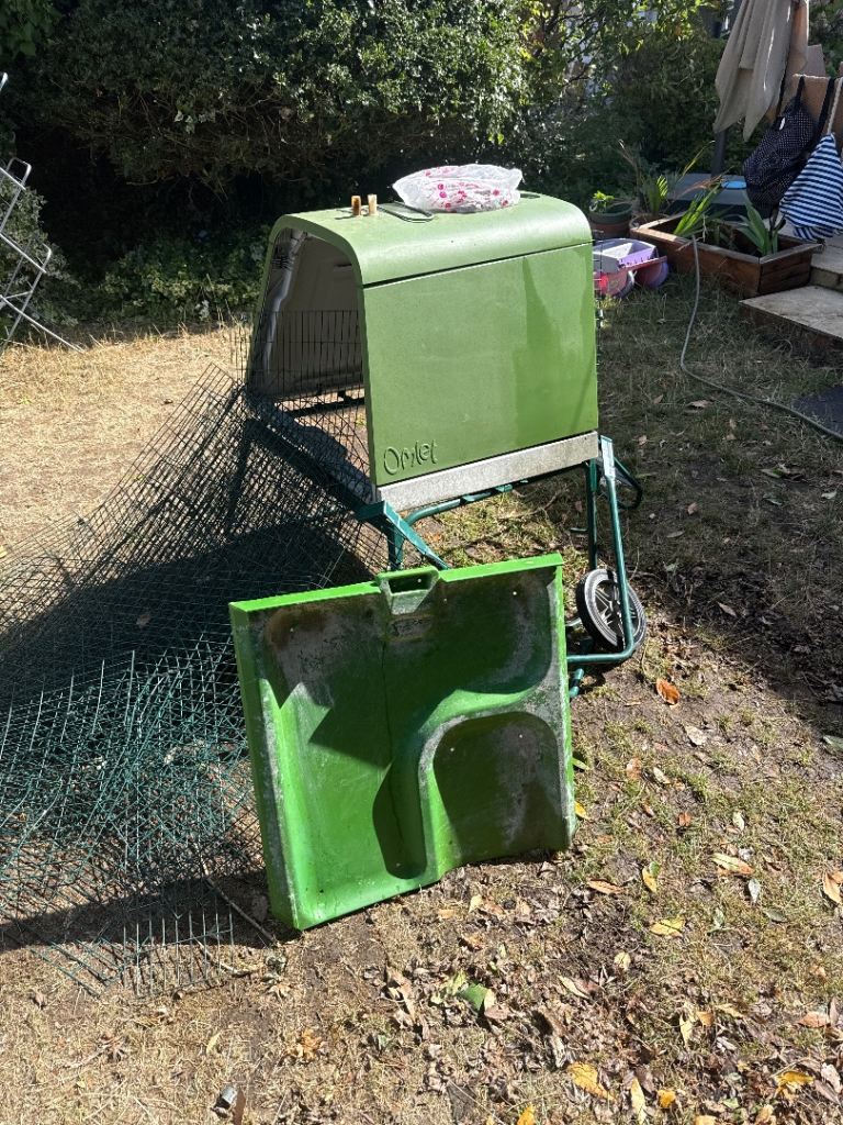 Omelet eglu go up cube chicken coop 