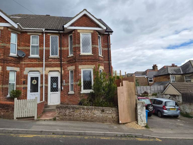 6 Rooms to rent - Shared House Parkstone