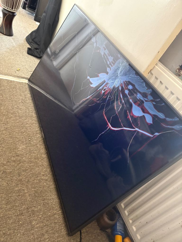 LG 50” 4K Smart TV (50UR78006LK) – Broken Screen – Spares or Repairs