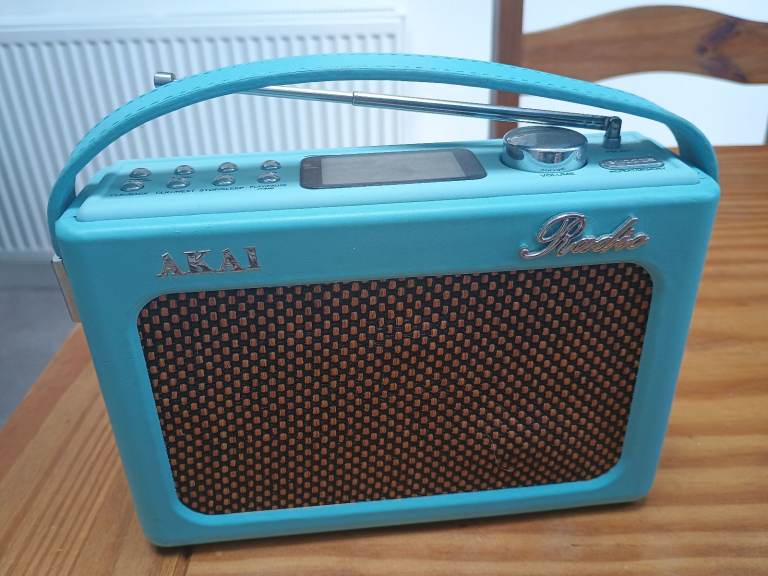 Akai portable Retro radio NEW