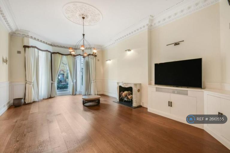 4 bedroom flat in Collingham Road, London, SW5 (4 bed) (#2610555)