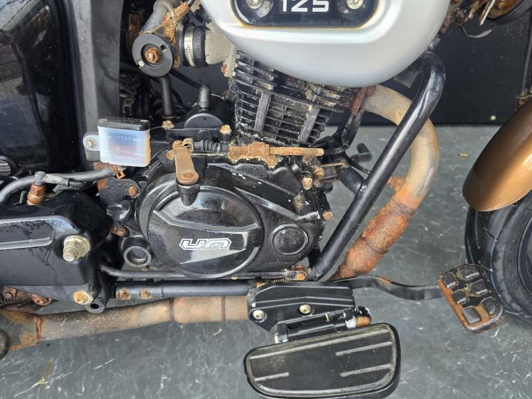UM RENEGADE SPORT 125 PROJECT BIKE HPI CLEAR 
