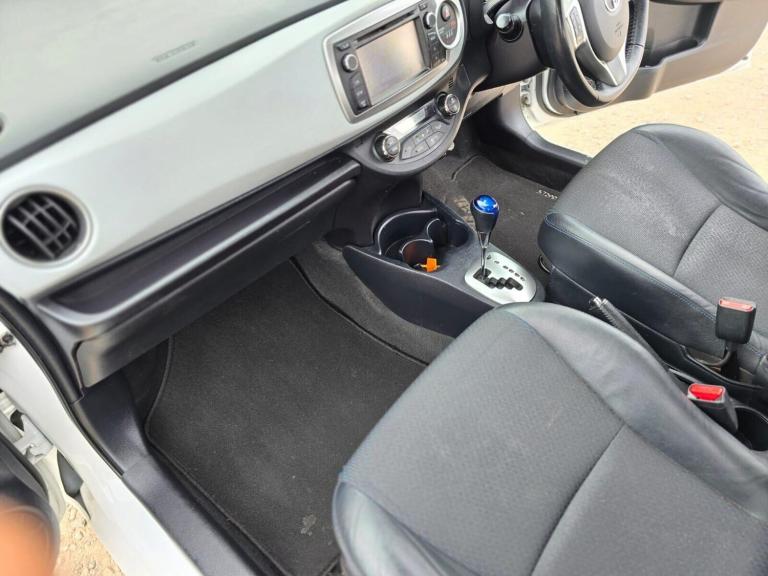 2014 Toyota Yaris 1.5 VVT-h Trend Hatchback 5dr Petrol Hybrid CVT Euro 5 (101 ps) Hatchback Hybri...