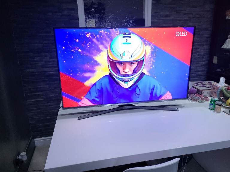 SAMSUNG UHD LED SMART TV 45 INCH LIKE NEW