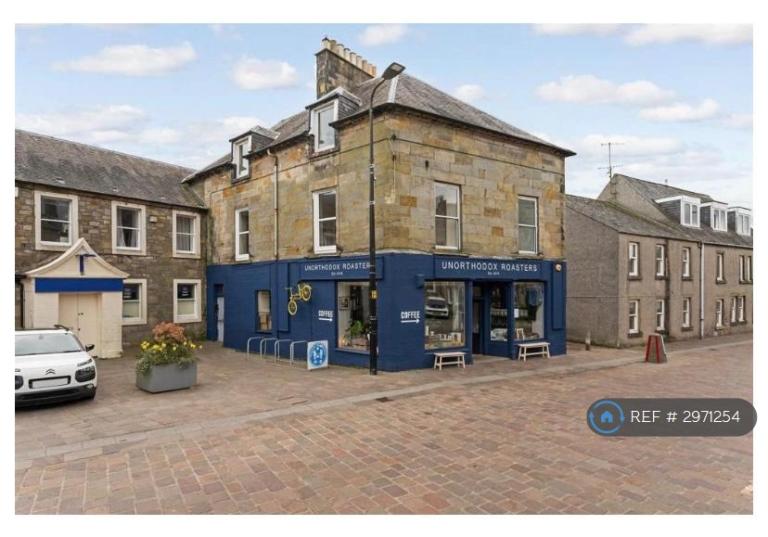 2 bedroom flat in High Street, Kinross, KY13 (2 bed) (#2971254)
