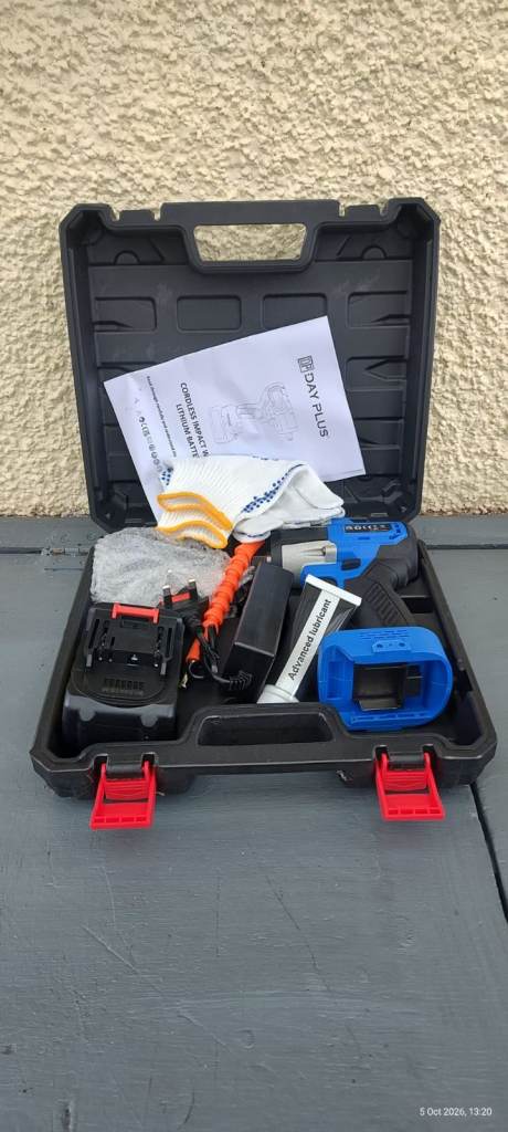 Cordless wizzy gun with battery and charger