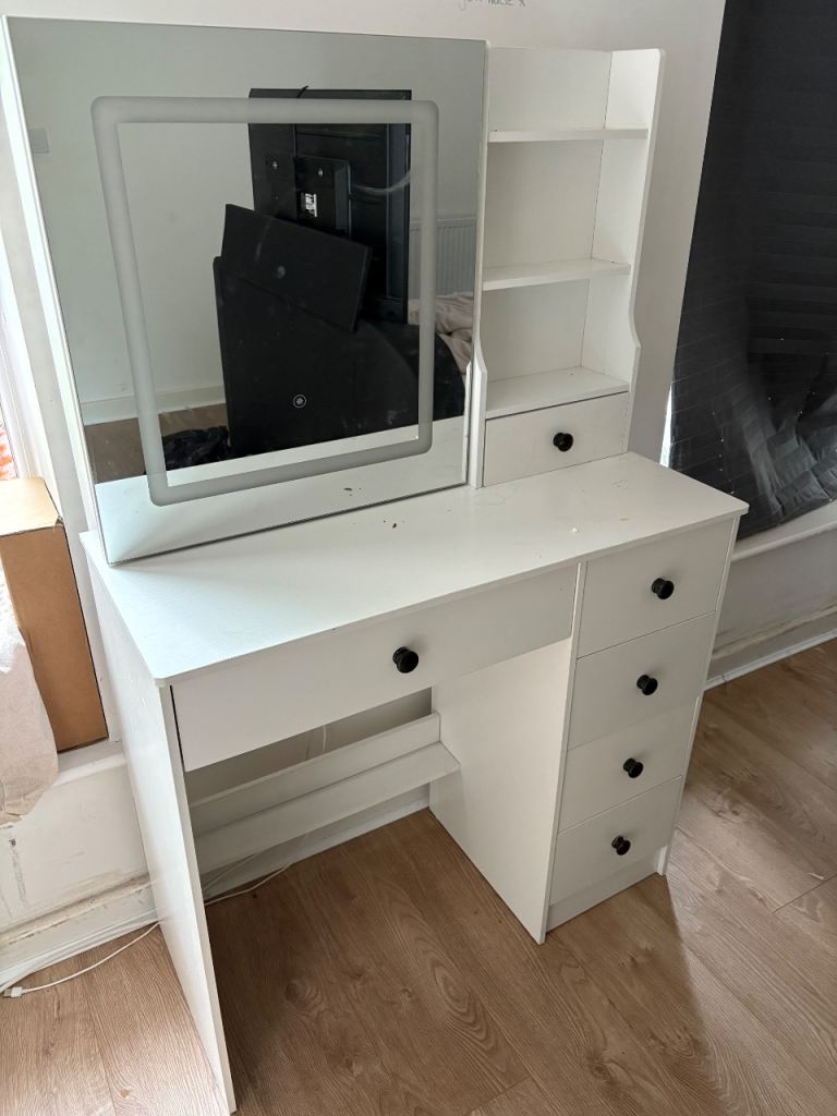 dressing table with  mirror used condition