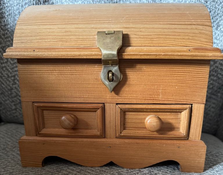 Wooden jewellery box (or sewing box)