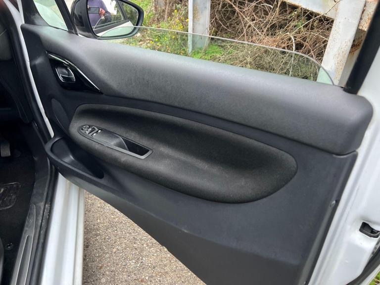 2017 DS Automobiles DS 3 1.2 PureTech 82 Connected Chic 3dr HATCHBACK PETROL Manual