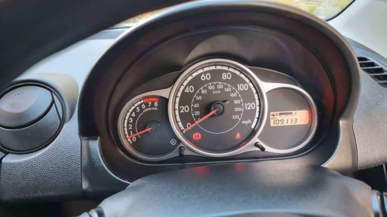 Mazda, 2, Hatchback, 2012, Manual, 1.3 Petrol + SOLID 