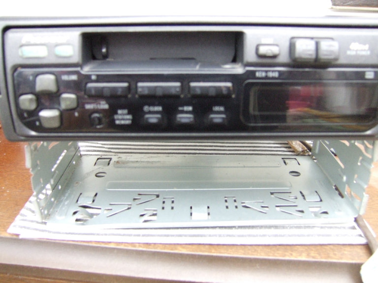 PIONEER CAR RADIO / CASSETTE PLAYER, Model No.KEH-1940