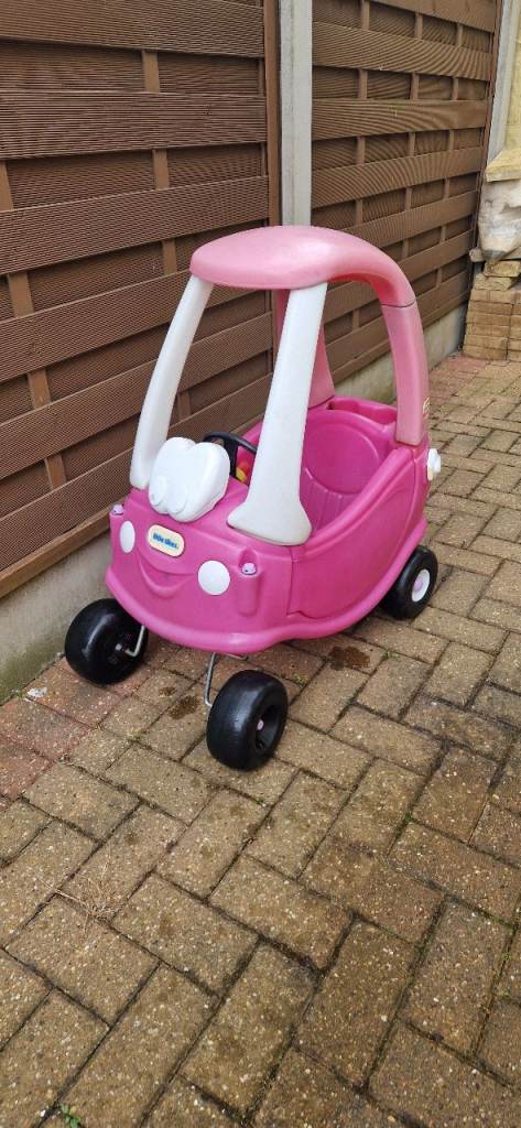 LITTLE TIKES COZY COUPE. VERY GOOD CONDITION.