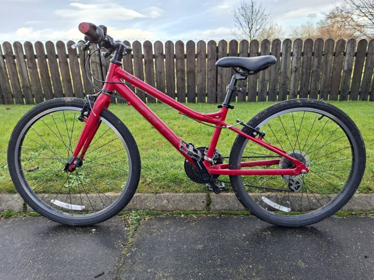 Girl’s Carrera bicycle hybrid 21 speed age 8-10 years approx 