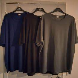 3 very good condition men t shirts all sized 4xl 