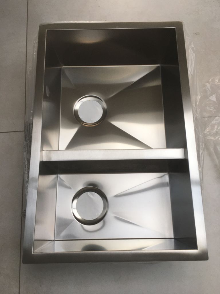 Kitchen stainless steel sink