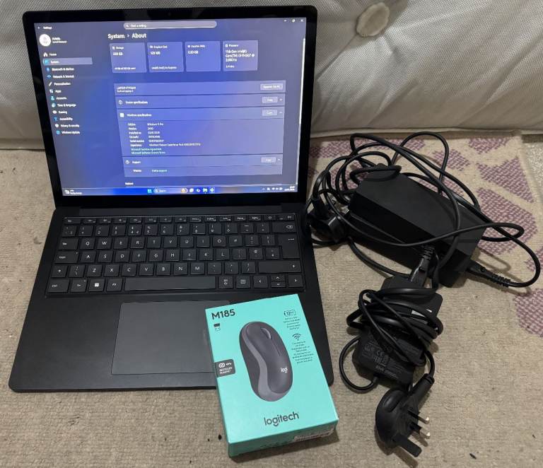 Microsoft Surface Laptop 4 i5-1145G7 8GB 256GB SSD W11 Pro + Docking Station + Charger + Mouse