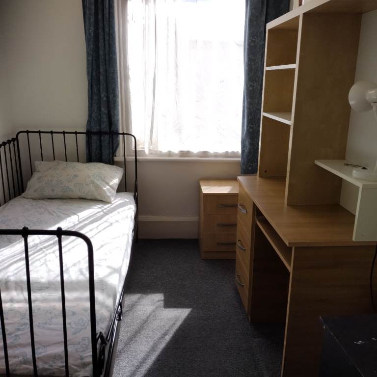 SINGLE ROOM in LEYTON