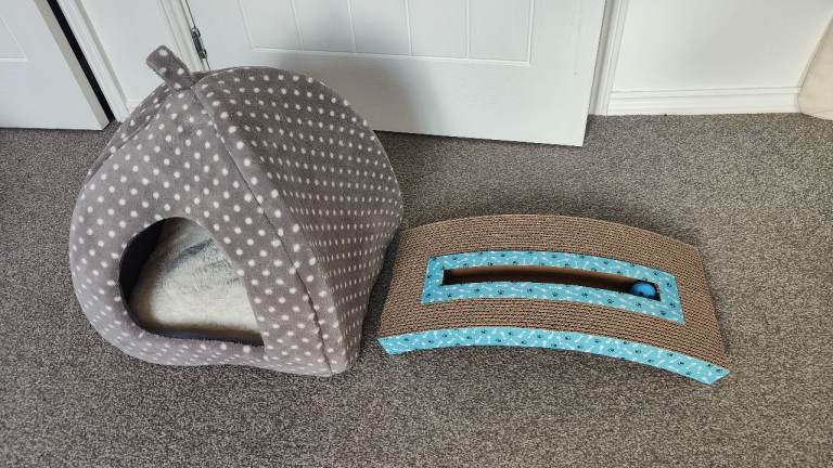 Cat home and scratcher for sale 