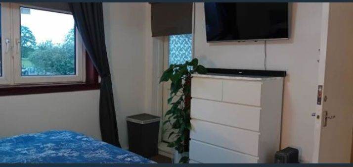 Spacious double room with balcony good bus connection 