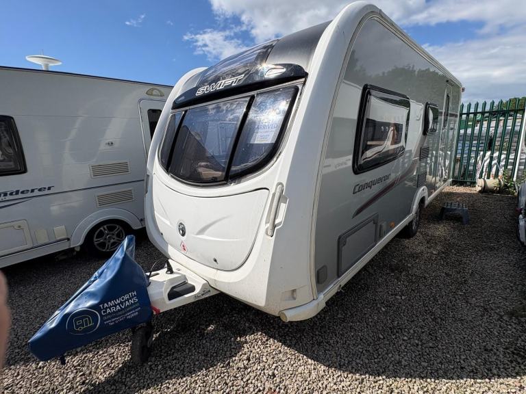 SWIFT CONQUEROR 530 - 4 BERTH CARAVAN WITH END WASHROOM + MOTORMOVER