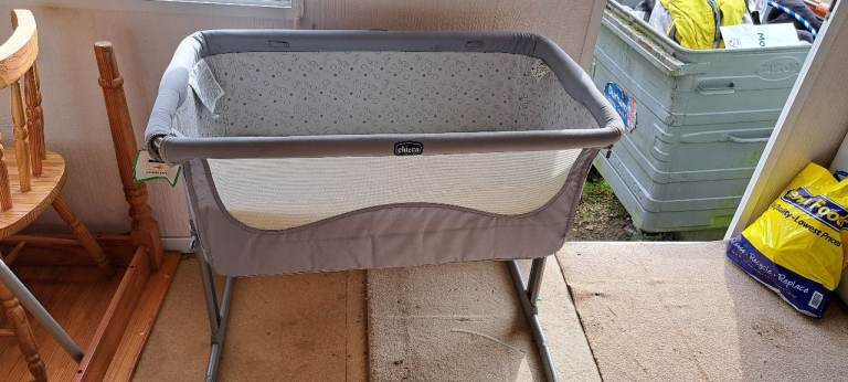 Chicco Next2Me Essential Bedside Crib - Dune