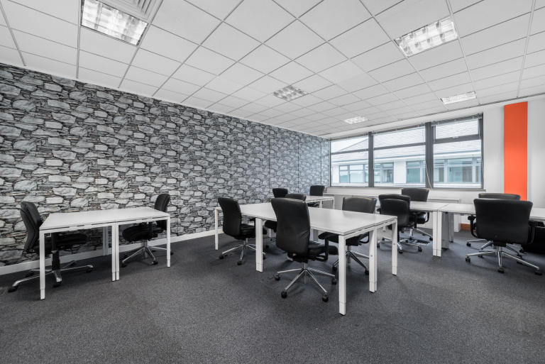 Camberley - GU167ER \ Flexible Office Rental with Capacity for 15 Desks