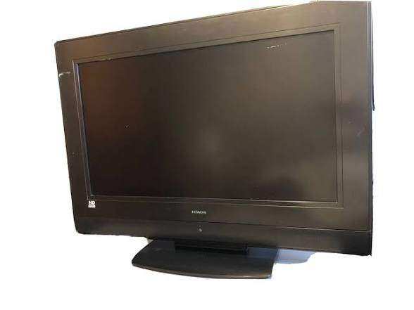 HITACHI 32" LCD TV IDEAL FOR RETRO GAMING 