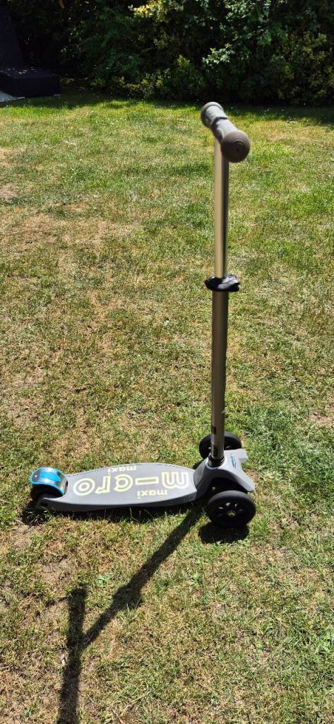 Micro Maxi Deluxe 3 Wheel Scooter - Volcano Grey