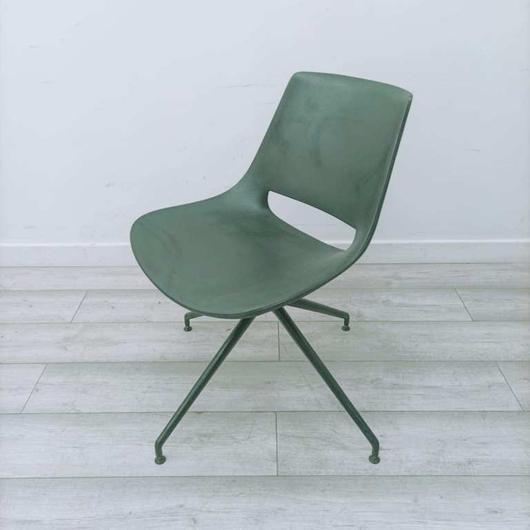 Arper Palm Multi-Purpose Chair – Black Plastic, Black Swivel Base