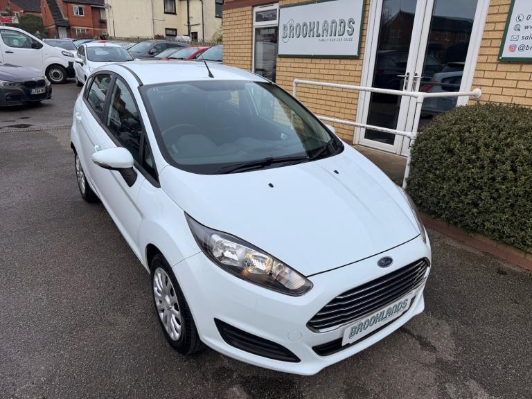 2013 Ford Fiesta 1.25 Style White 5 Door £35 Road Tax Low Insurance Group Isofix