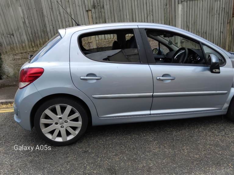 2011 Peugeot 208 breaking parts 