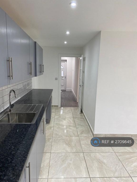 3 bedroom house in Roseheath Road, Hounslow, TW4 (3 bed) (#2709845)