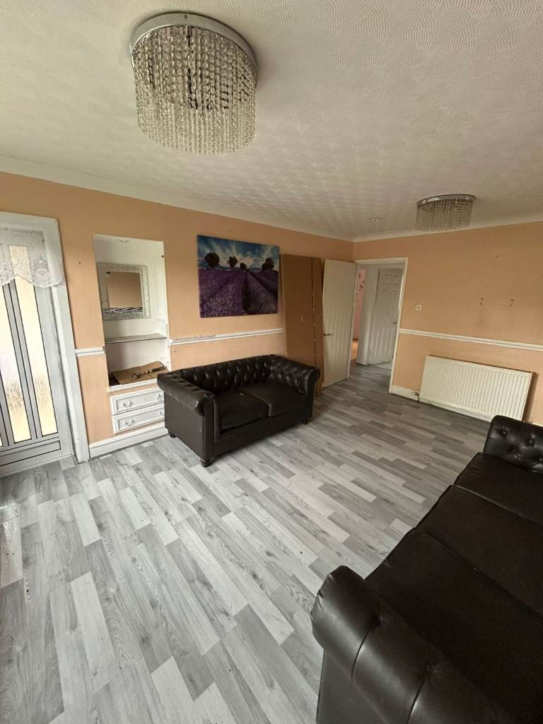 2 bed room in riddrie
