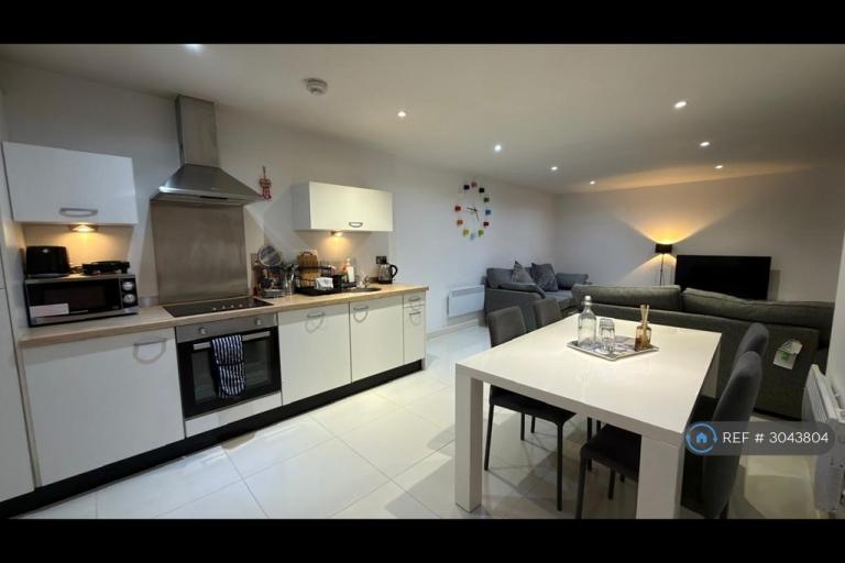 2 bedroom flat in Canal Wharf, Birmingham, B1 (2 bed) (#3043804)